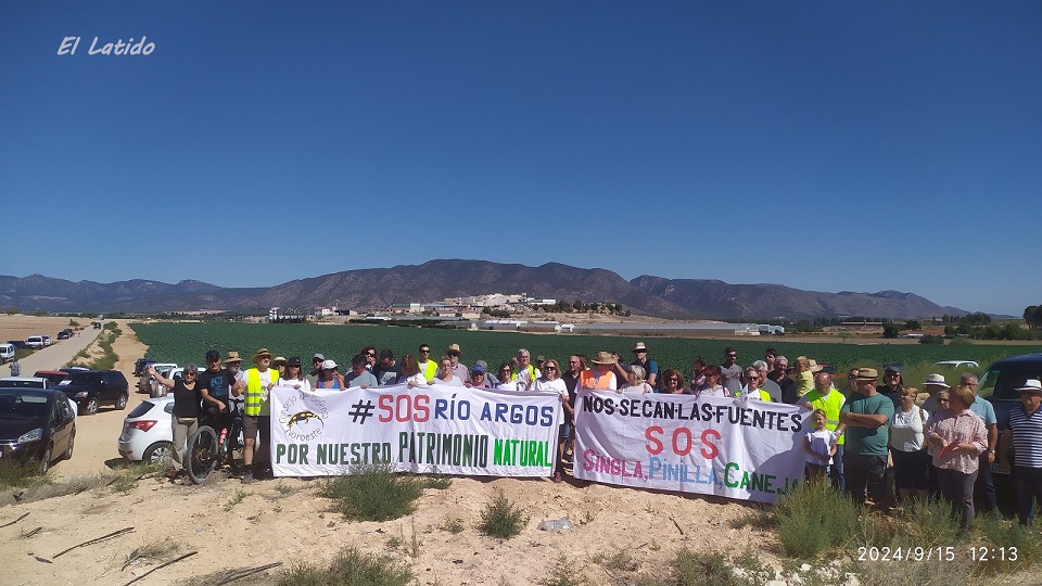 Caravaca se manifiesta para impedir que la agroindustria siga secando y contaminando sus fuentes, no quieren ser el nuevo Campo de Cartagena