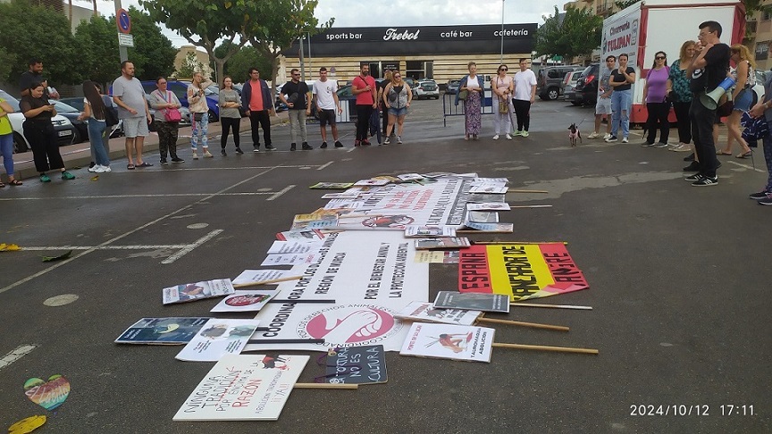 El Ayuntamiento de La Unión, traslada manifestación antitaruina para que no moleste a la corrida, en beneficio de la Iglesia de El Garganzal