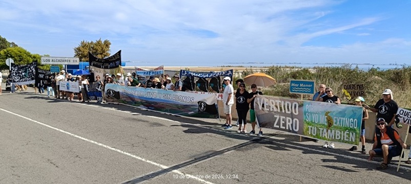 El Mar Menor clama contra la reforma de su ley de protección: «Antes de reformarla, cumplan la ley»