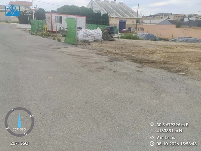 Denuncian presencia de escorias de plomo junto a viviendas en Los Mateos y exigen una actuación urgente
